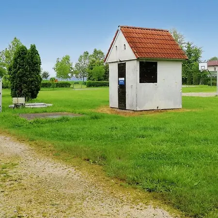 Case de vacanță Play And Relax In Lake-parkside Cozy Family Retreat - Jegenye