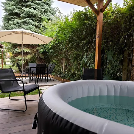 Play And Relax In Lake-parkside Cozy Family Retreat - Jegenye